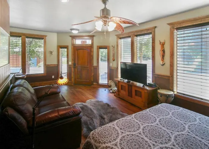 Top Jacksonville Hotels Near Landing Area