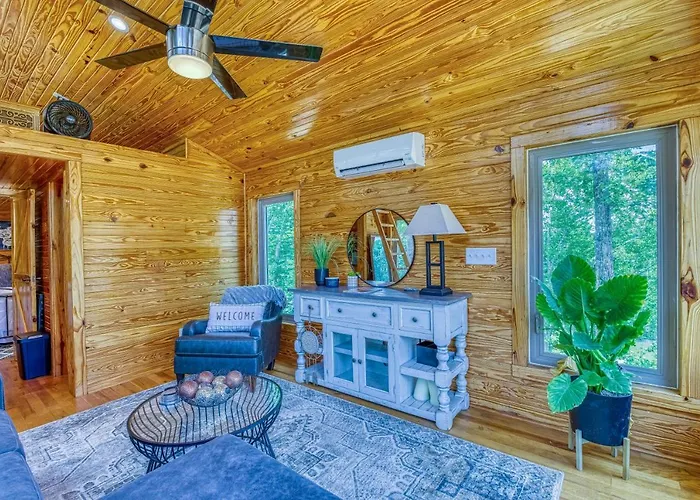 Top Hotels Close to Rogersville