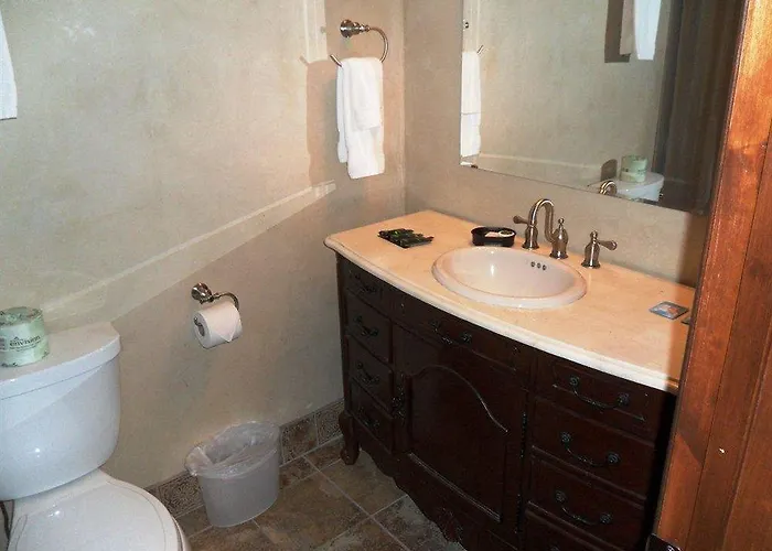 Top Norwood New York Hotels for a Tranquil Getaway