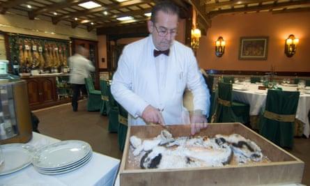 Waiter in Restaurante El Faro