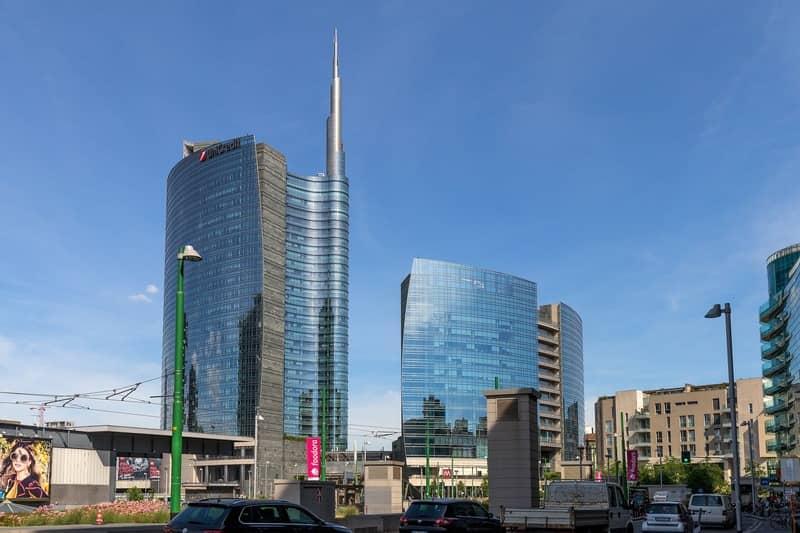 que visitar en milan piazza gae aulenti